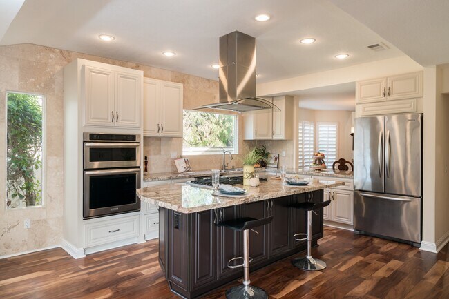 4483 Salisbury Dr photo 5