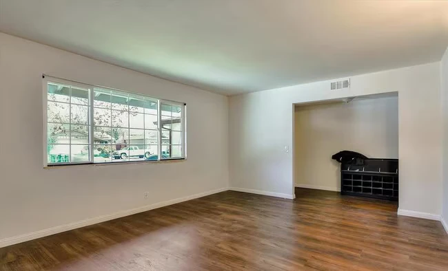 157 N Park Victoria Dr Milpitas, CA 95035 photo 2