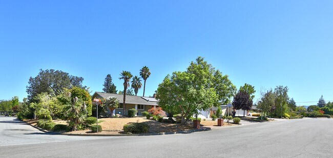 12564 Plymouth Dr Saratoga, CA 95070 photo 5