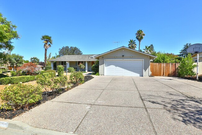 12564 Plymouth Dr Saratoga, CA 95070 photo 3