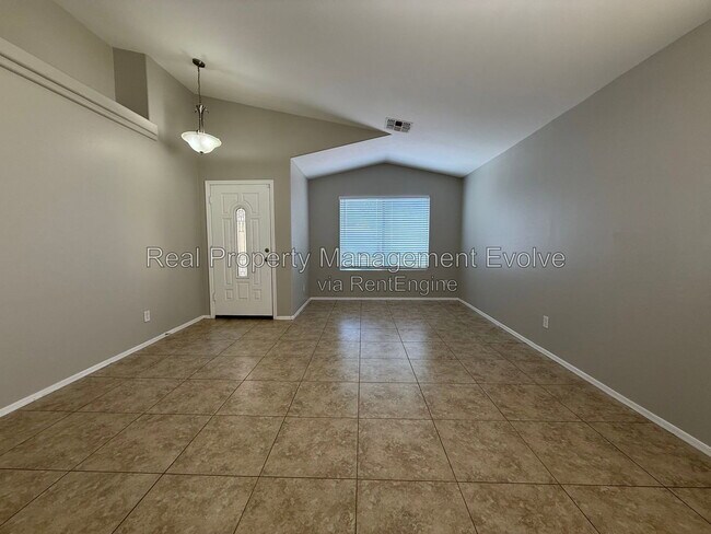 11728 W Avenida Del Sol Sun City, AZ 85373 photo 5