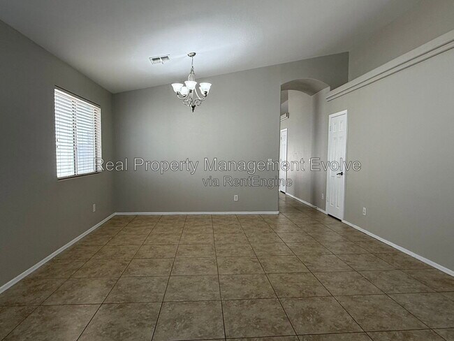 11728 W Avenida Del Sol Sun City, AZ 85373 photo 4
