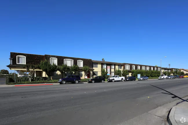 Imperial House Apartments photo 4