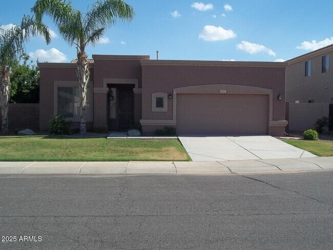 2037 E Riviera Dr photo 3