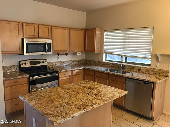 2037 E Riviera Dr photo 5