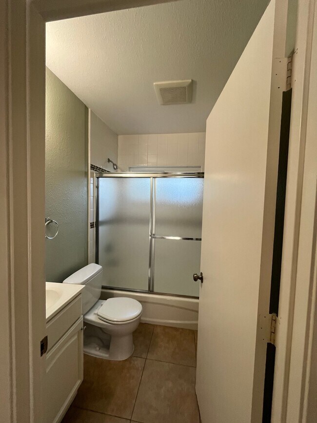 2555 Foothill Blvd Oakland, CA 94601 photo 3