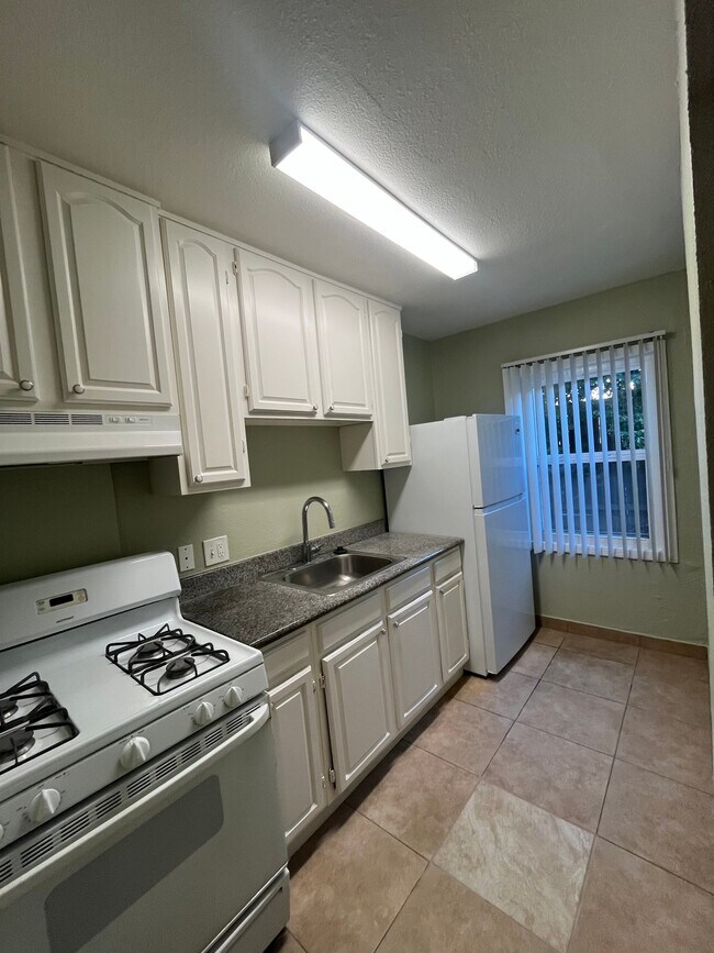2555 Foothill Blvd Oakland, CA 94601 photo 2