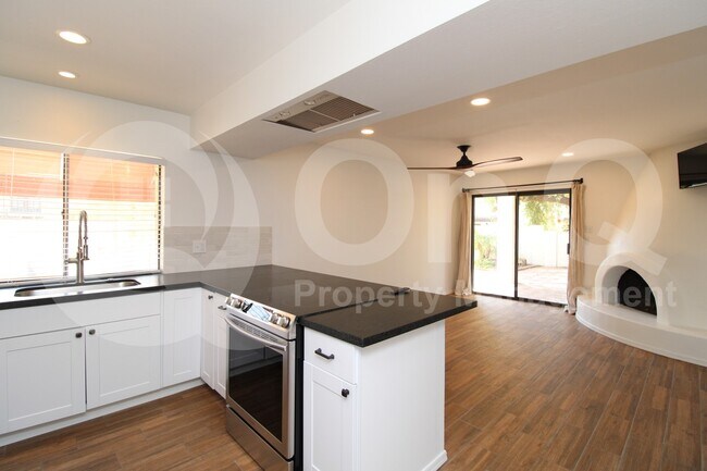 7702 N Dreamy Draw Dr Phoenix, AZ 85020 photo 3