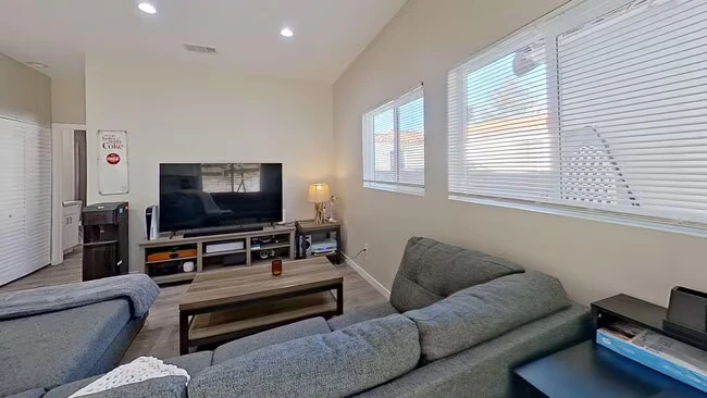 4929 College Ave San Diego, CA 92115 photo 2