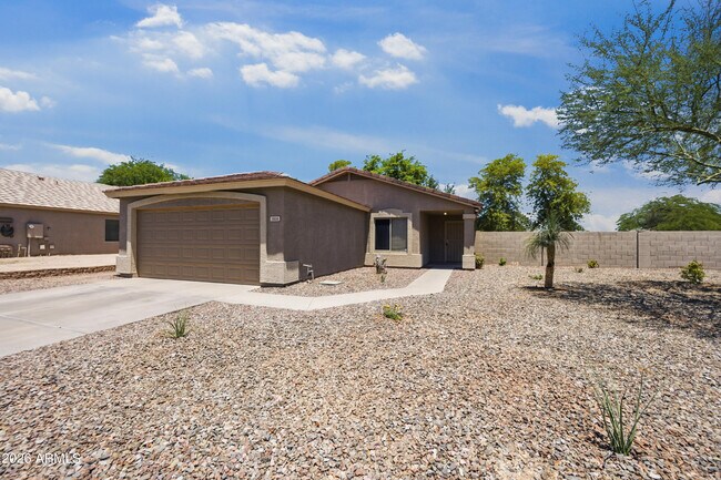 1616 E Desert Ln Phoenix, AZ 85042 photo 2