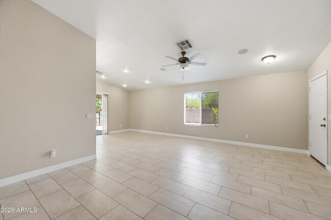 1616 E Desert Ln Phoenix, AZ 85042 photo 5