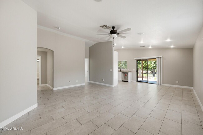 1616 E Desert Ln Phoenix, AZ 85042 photo 3