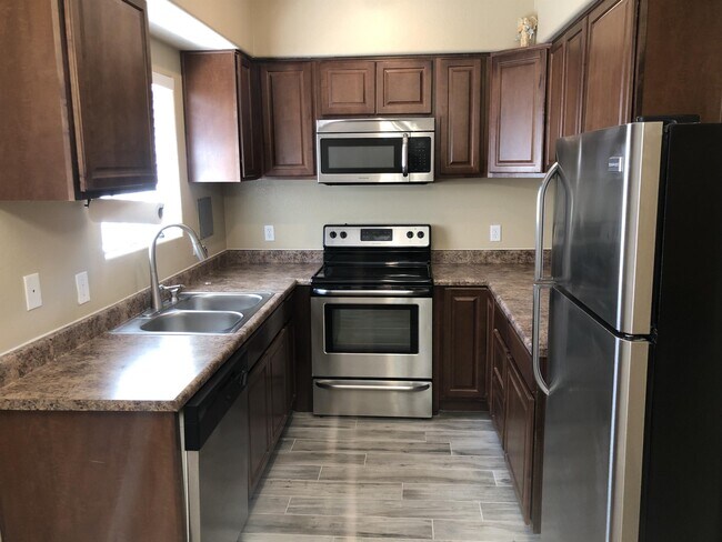 2838 E Tracy Ln Phoenix, AZ 85032 photo 5