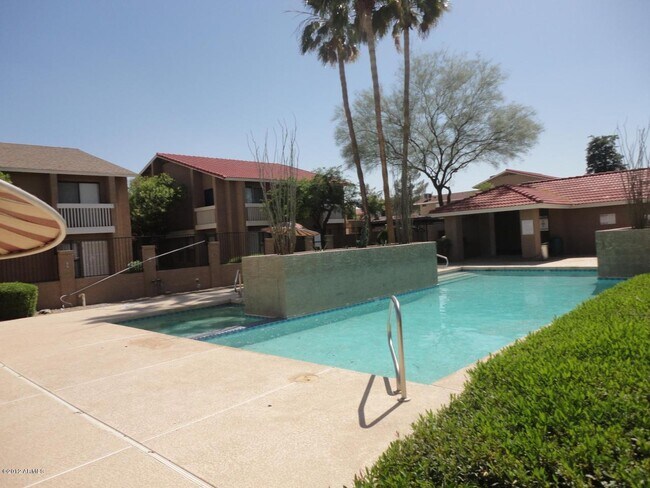 2838 E Tracy Ln Phoenix, AZ 85032 photo 4