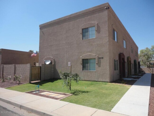 2838 E Tracy Ln Phoenix, AZ 85032 photo 3