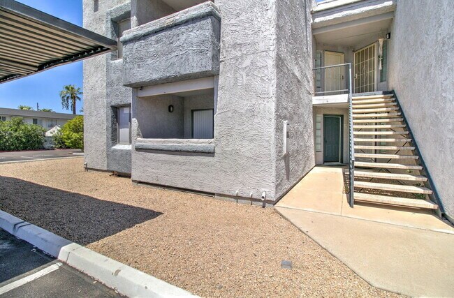 4410 N Longview Ave Phoenix, AZ 85014 photo 2