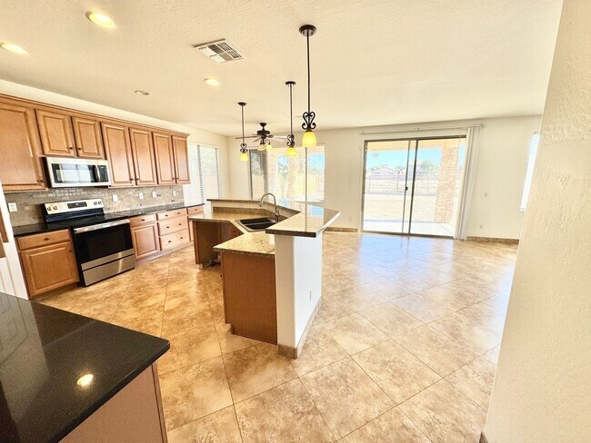 7003 S 55th Ln Phoenix, AZ 85339 photo 2
