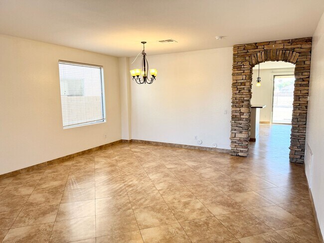 7003 S 55th Ln Phoenix, AZ 85339 photo 5