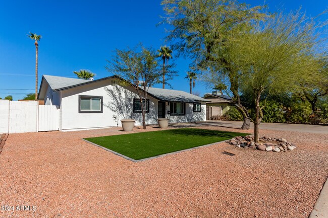 818 W Elna Rae St Tempe, AZ 85281 photo 4