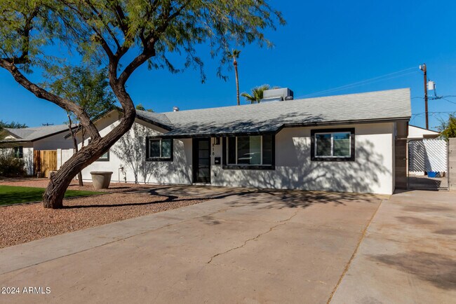 818 W Elna Rae St Tempe, AZ 85281 photo 3