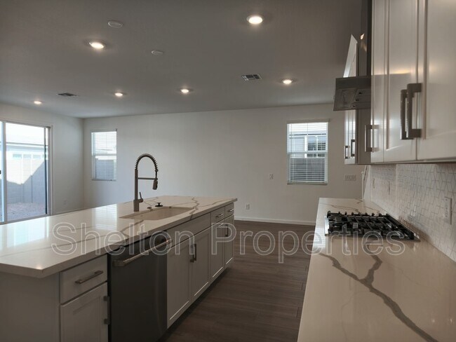 2433 W Maximo Wy Phoenix, AZ 85085 photo 5