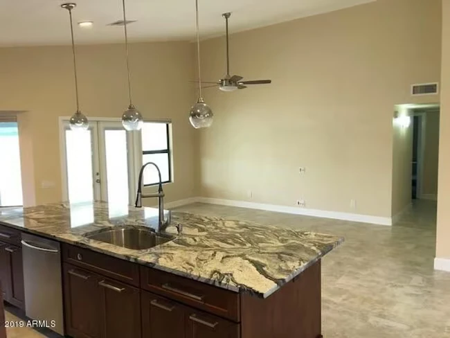 7074 S Jentilly Ln Tempe, AZ 85283 photo 4