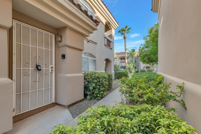 8653 E Royal Palm Rd Scottsdale, AZ 85258 photo 3