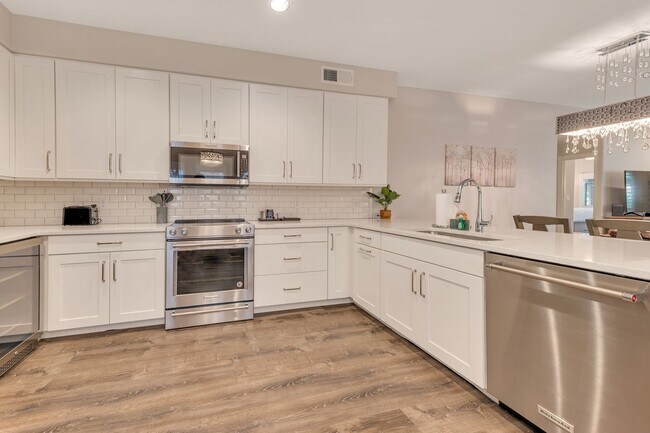 8653 E Royal Palm Rd Scottsdale, AZ 85258 photo 4