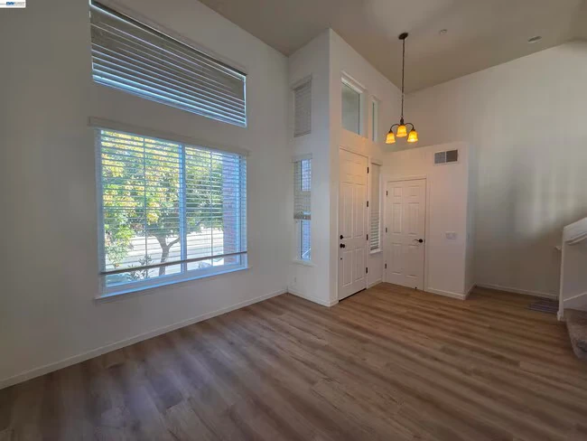 2985 First St Livermore, CA 94550 photo 4