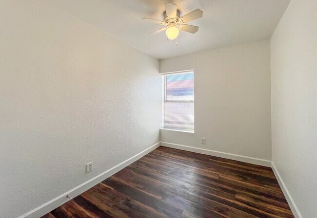 317 N 17th Dr Phoenix, AZ 85007 photo 3