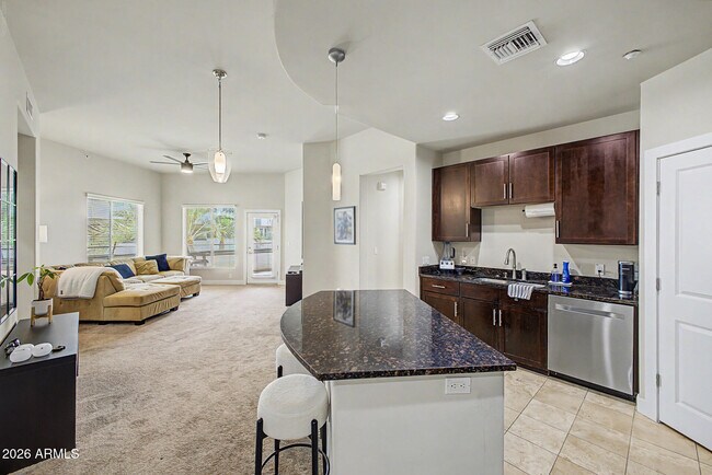 945 E Playa Del Norte Dr Tempe, AZ 85288 photo 4