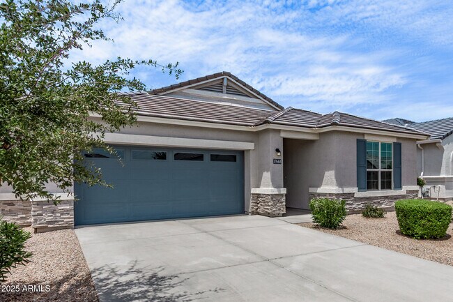 37668 W San Alvarez Ave photo 3