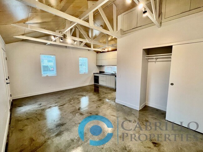 2502 54th St San Diego, CA 92105 photo 2