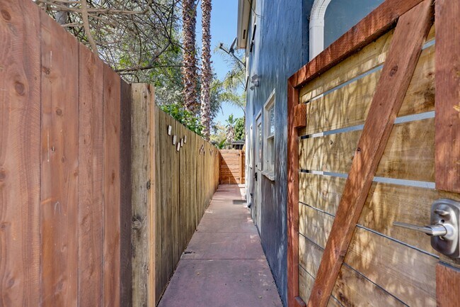 4447 Dawson Ave San Diego, CA 92115 photo 2