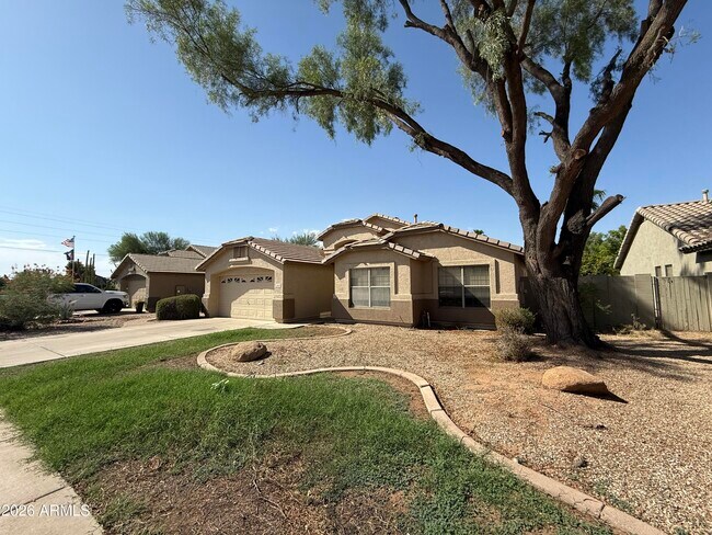 1644 E Oakland St photo 3