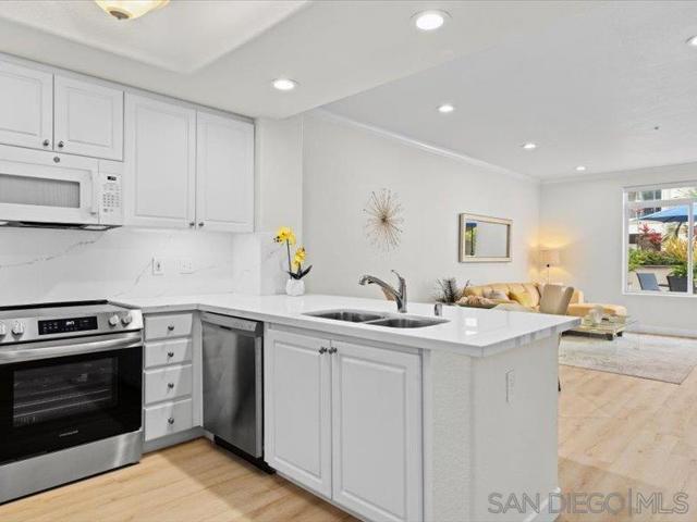 9237 Regents Rd photo 2