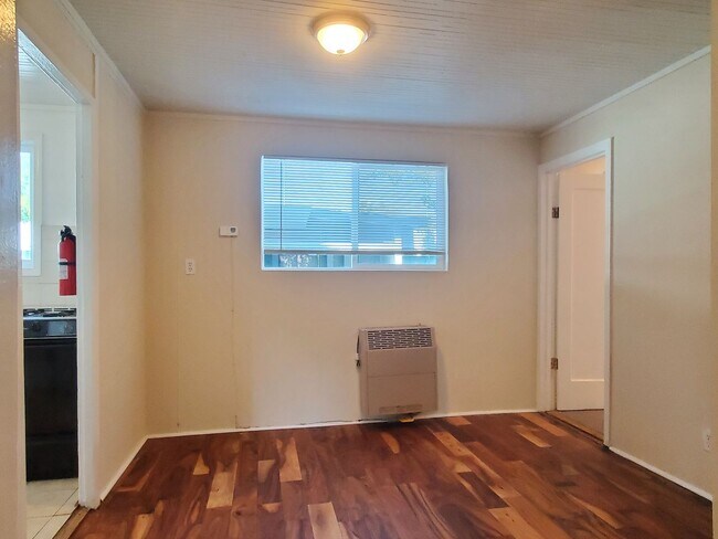 324-342 S Buena Vista Ave photo 4