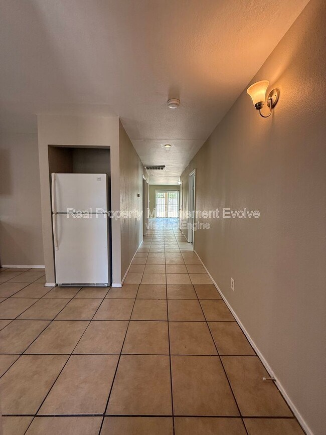 2950 E Mobile Ln Phoenix, AZ 85040 photo 4