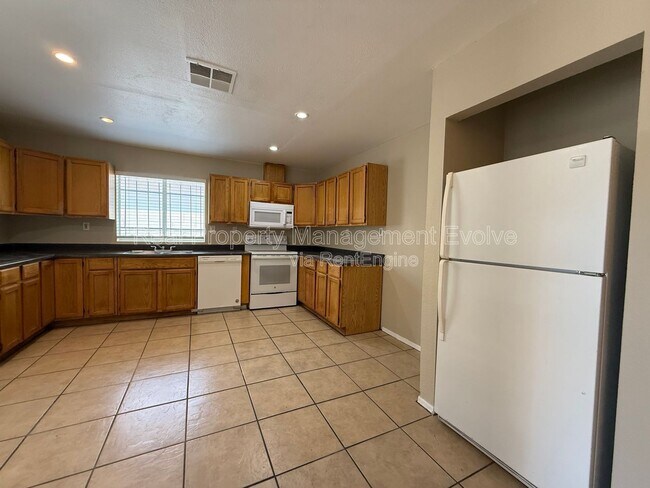 2950 E Mobile Ln Phoenix, AZ 85040 photo 5