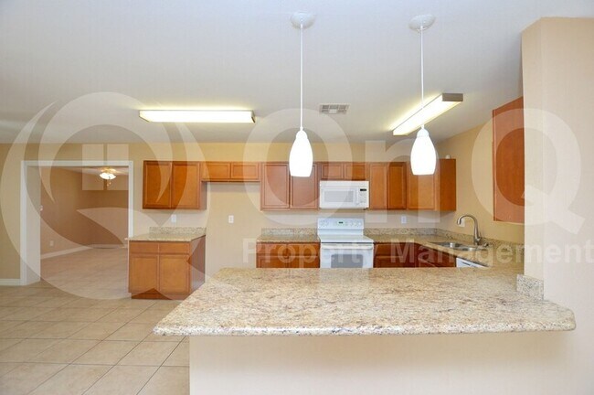 10810 N 73rd Dr Peoria, AZ 85345 photo 4