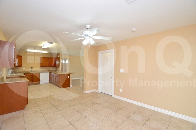 10810 N 73rd Dr Peoria, AZ 85345 photo 5