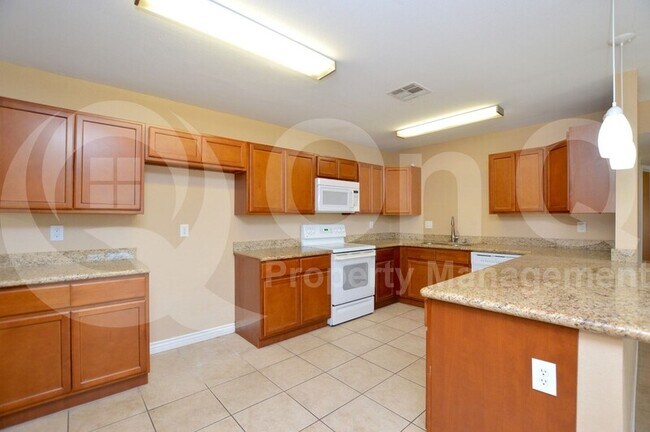 10810 N 73rd Dr Peoria, AZ 85345 photo 3