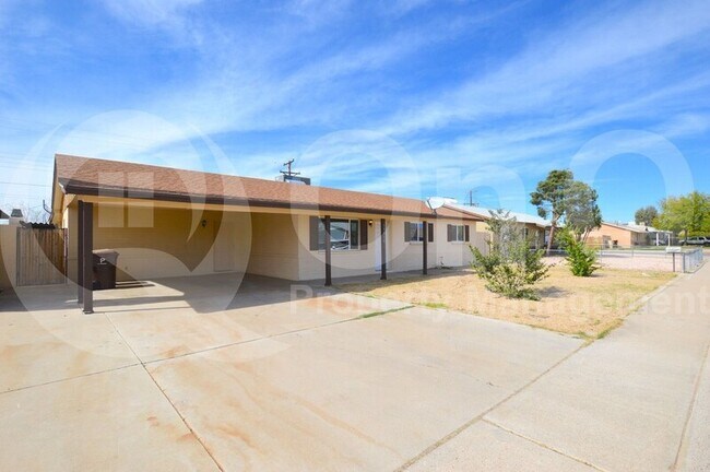 10810 N 73rd Dr Peoria, AZ 85345 photo 2