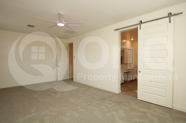 943 E Danbury Dr Phoenix, AZ 85022 photo 4