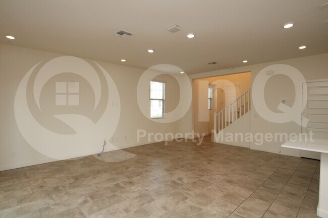 943 E Danbury Dr Phoenix, AZ 85022 photo 3