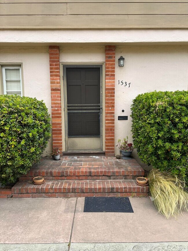 1537 Pearl St Alameda, CA 94501 photo 2