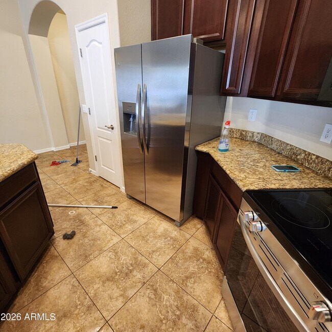 609 E Pearce Rd Phoenix, AZ 85042 photo 5