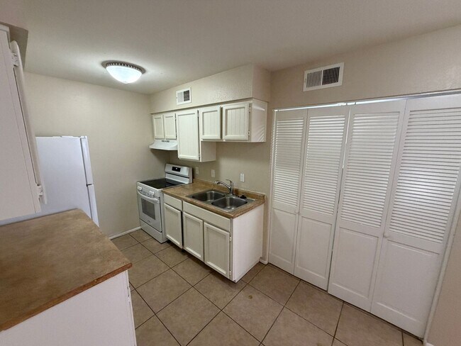 145 S Doran Mesa, AZ 85204 photo 4
