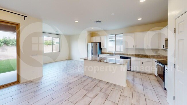 6944 W Golden Ln Peoria, AZ 85345 photo 4