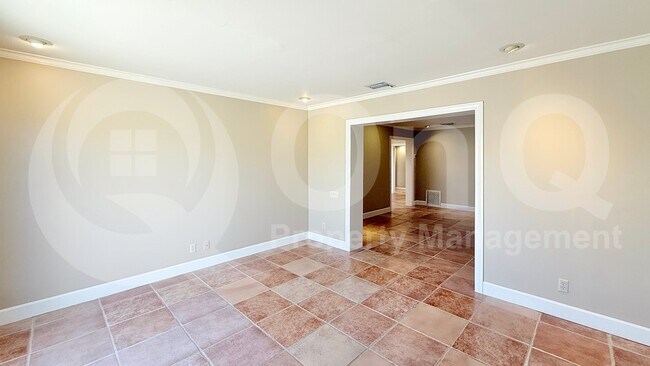 3821 S Kenwood Ln Tempe, AZ 85282 photo 5